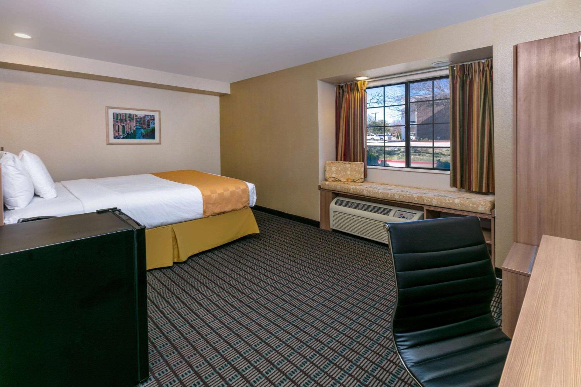 Travelodge By Wyndham Arlington/Dallas Area Exterior foto