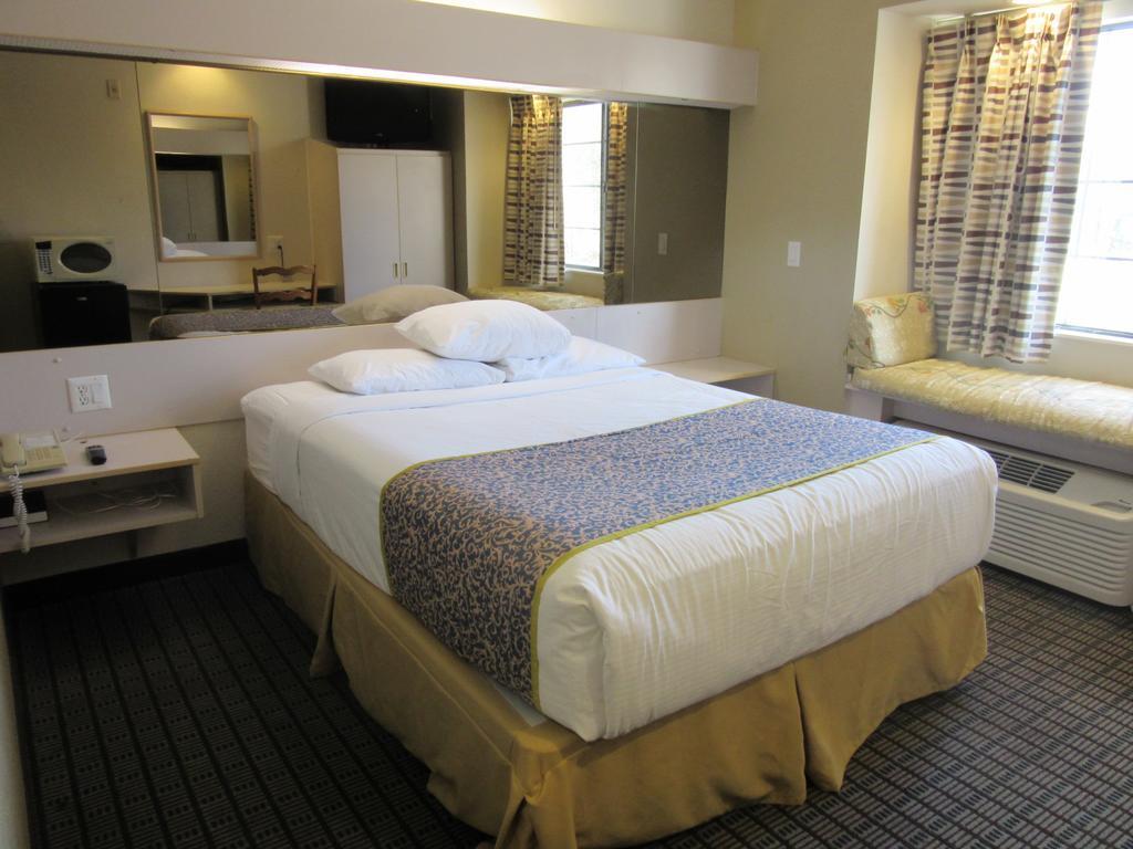 Travelodge By Wyndham Arlington/Dallas Area Exterior foto