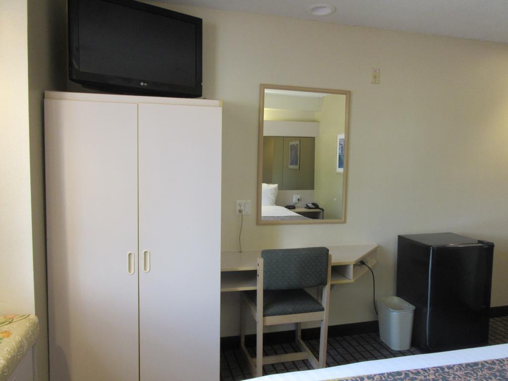 Travelodge By Wyndham Arlington/Dallas Area Exterior foto