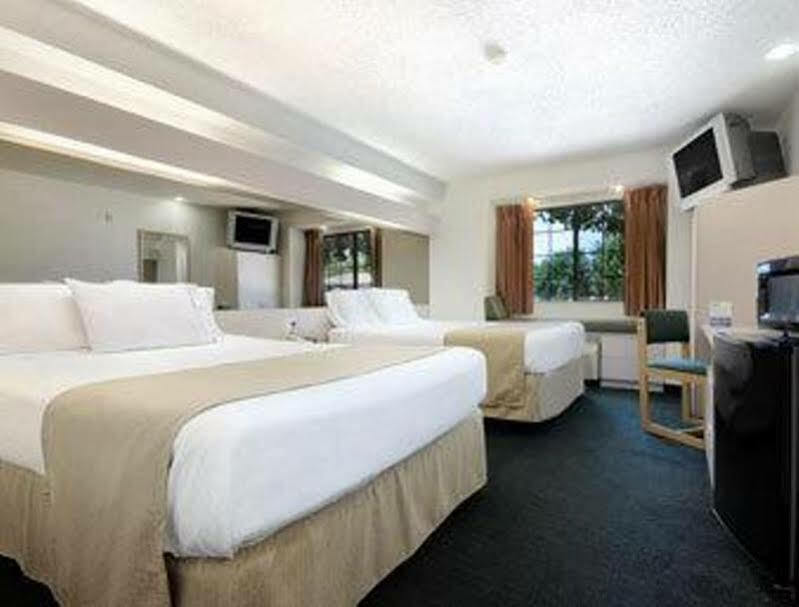 Travelodge By Wyndham Arlington/Dallas Area Exterior foto