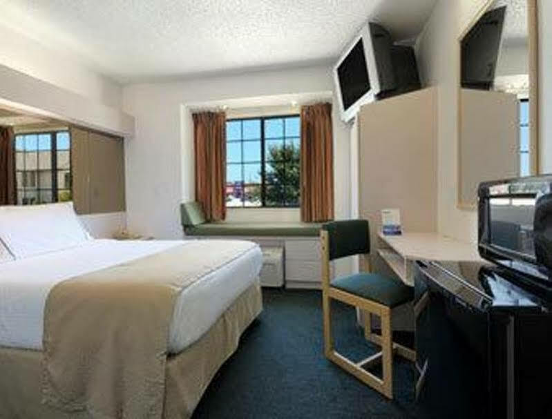 Travelodge By Wyndham Arlington/Dallas Area Exterior foto