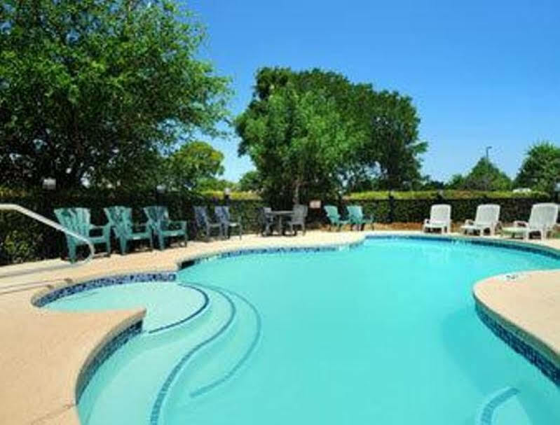 Travelodge By Wyndham Arlington/Dallas Area Exterior foto